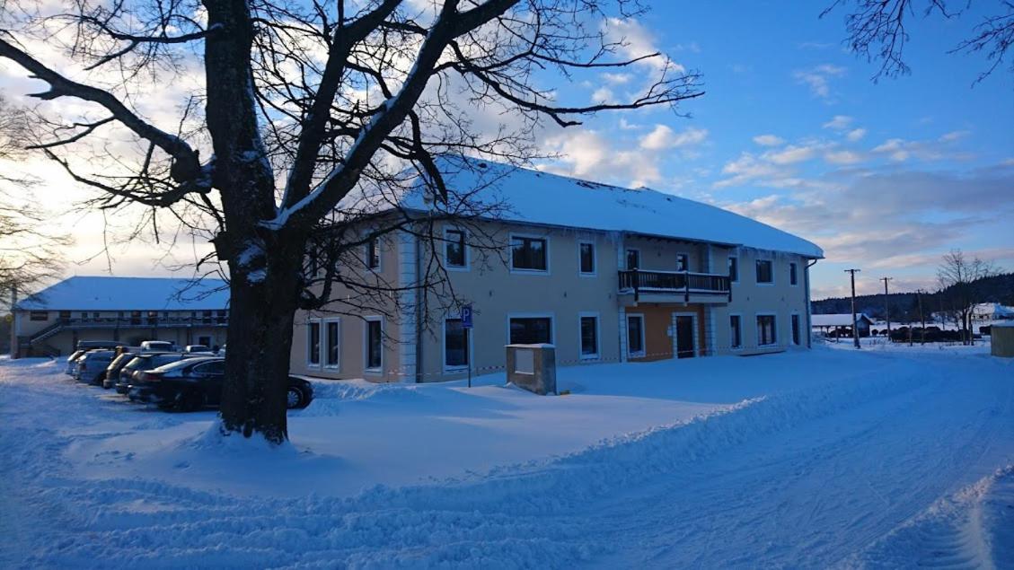 Hotel Bison Ranch Roznov Exterior foto